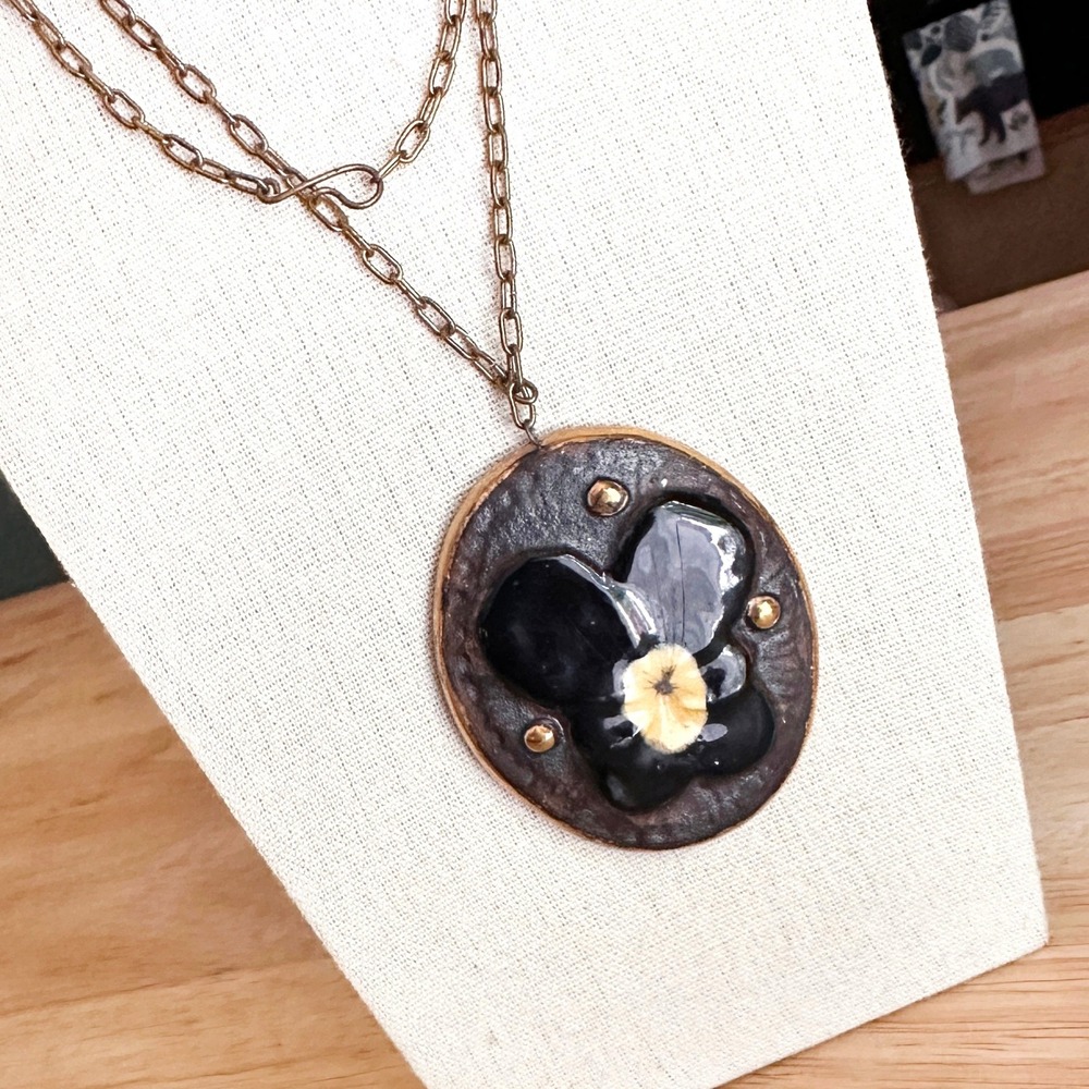 Vintage Raija Kojonen Rauanheimo Finland Ceramic Pansy Flower Pendant Necklace